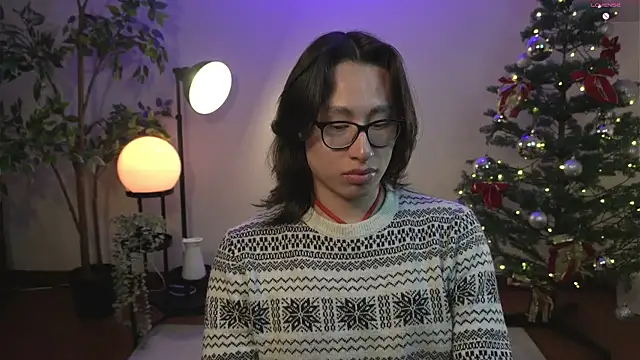 Snapshot of SrLuis18 chatting on 12-25-24, 12:48 SrLuis18 online show from 12-25-24, 12:48