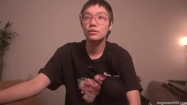 Snapshot of meganmei666 chatting on 03-09-26, 02:04 meganmei666 online show from 03-09-26, 02:04