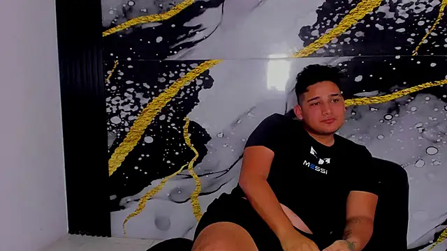 Snapshot of sweethot___ chatting on 09-22-25, 02:45 sweethot online show from 09-22-25, 02:45