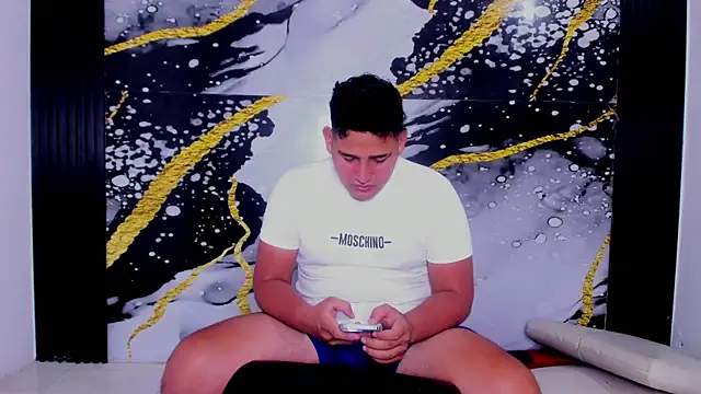 Snapshot of sweethot___ chatting on 09-18-25, 01:58 sweethot online show from 09-18-25, 01:58