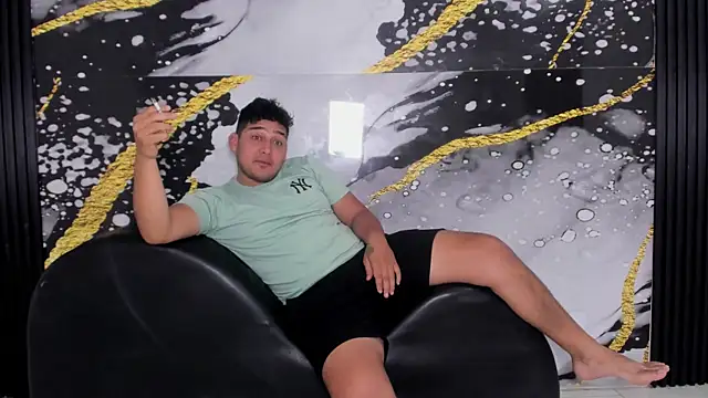 Snapshot of sweethot___ chatting on 10-05-25, 01:46 sweethot online show from 10-05-25, 01:46