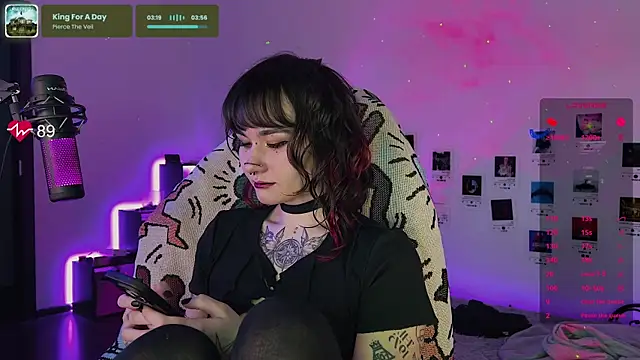 Snapshot of deadlysweet chatting on 10-09-25, 12:11 deadlysweet online show from 10-09-25, 12:11