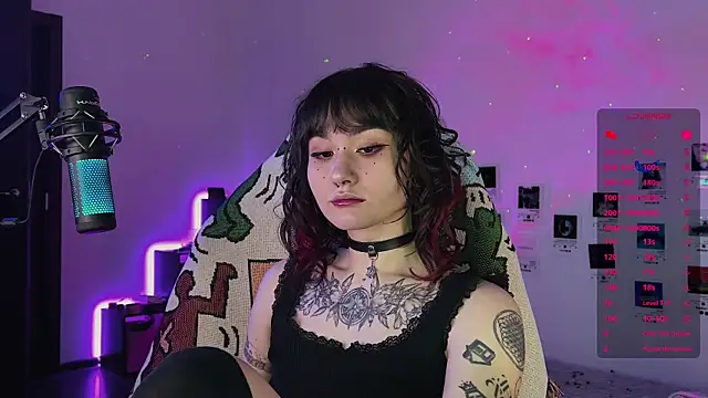 Snapshot of deadlysweet chatting on 10-10-25, 12:44 deadlysweet online show from 10-10-25, 12:44