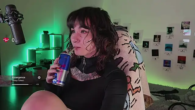 Snapshot of deadlysweet chatting on 11-07-25, 11:52 deadlysweet online show from 11-07-25, 11:52