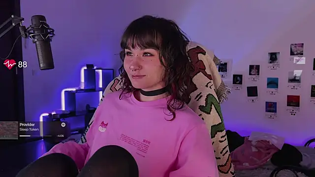 Snapshot of deadlysweet chatting on 10-26-25, 01:17 deadlysweet online show from 10-26-25, 01:17