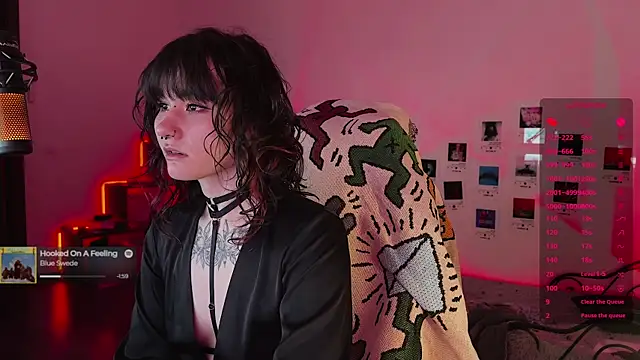 Snapshot of deadlysweet chatting on 11-23-25, 01:04 deadlysweet online show from 11-23-25, 01:04