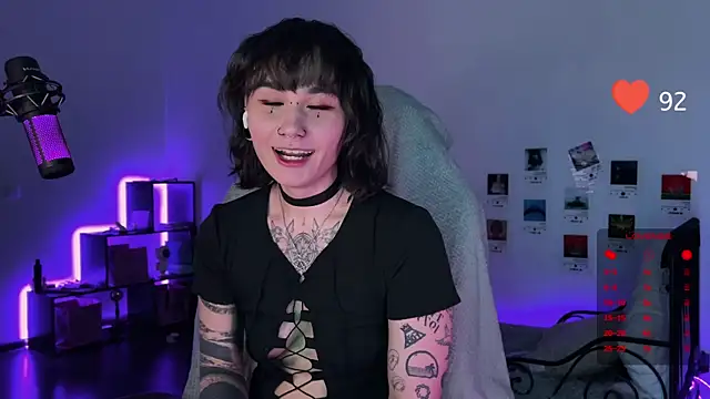 Snapshot of deadlysweet chatting on 02-16-25, 01:03 deadlysweet online show from 02-16-25, 01:03