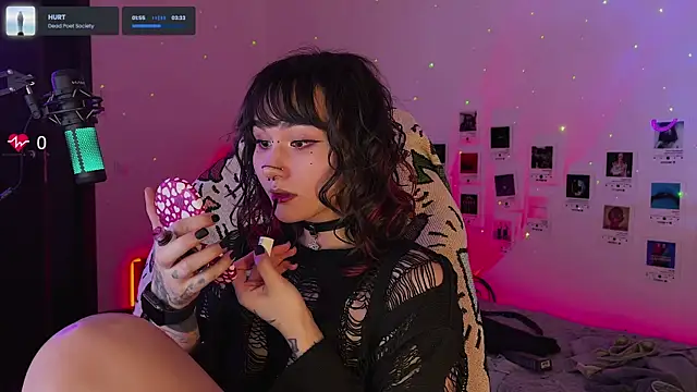 Snapshot of deadlysweet chatting on 10-03-25, 01:20 deadlysweet online show from 10-03-25, 01:20