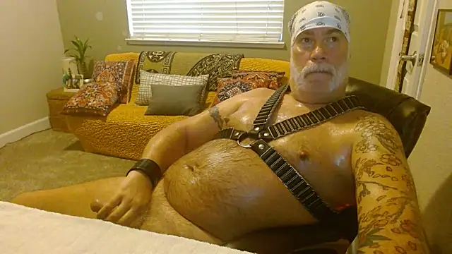 musclebearnips online show from 10-14-25, 05:02