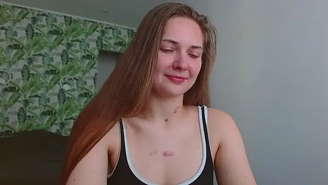 Snapshot of Olivia_shine chatting on 07-15-26, 04:30 Olivia shine online show from 07-15-26, 04:30