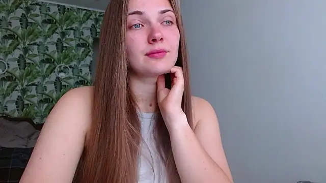 Olivia shine online show from 09-18-25, 04:26