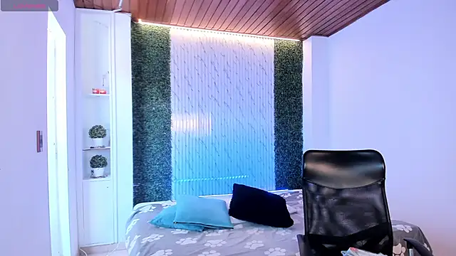 victoria mooree online show from 03-09-26, 04:21