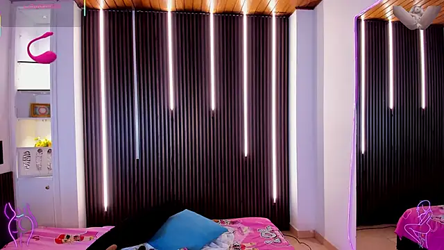 victoria mooree online show from 02-26-26, 01:55