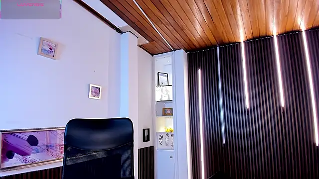 victoria mooree online show from 03-10-26, 04:11