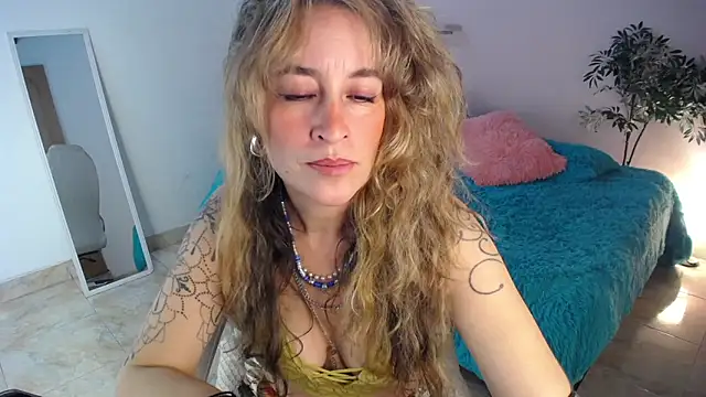 Paula Paz online show from 10-09-25, 03:01