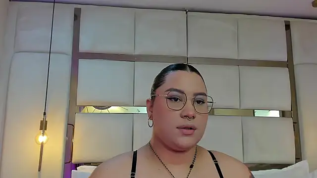 Snapshot of elizavenus chatting on 10-17-25, 12:51 elizavenus online show from 10-17-25, 12:51
