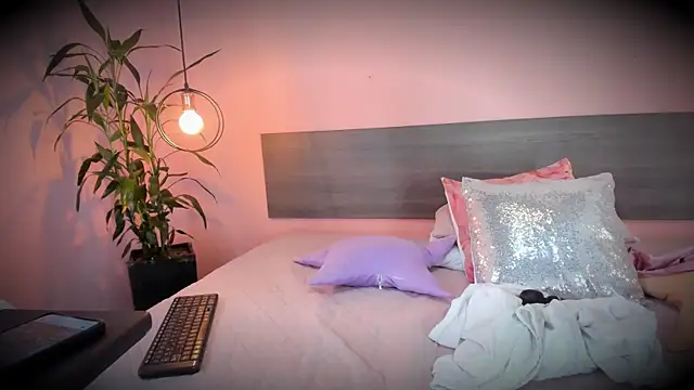 Snapshot of _aline_hall chatting on 09-20-25, 12:32 aline hall online show from 09-20-25, 12:32