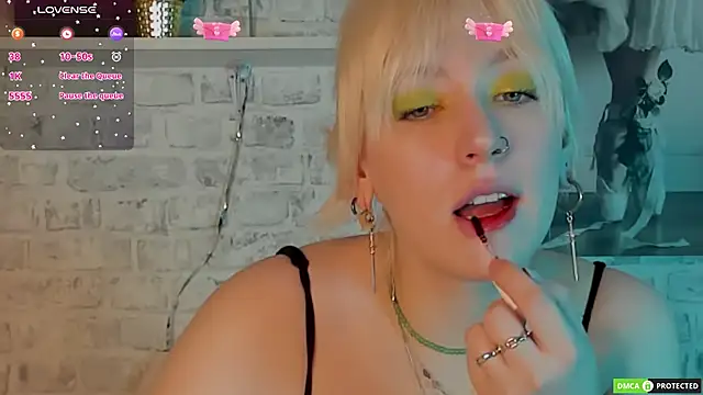 Snapshot of RachelCart chatting on 02-18-25, 03:42 RachelCart online show from 02-18-25, 03:42