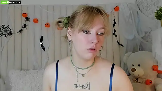 Snapshot of RachelCart chatting on 10-20-25, 03:08 RachelCart online show from 10-20-25, 03:08