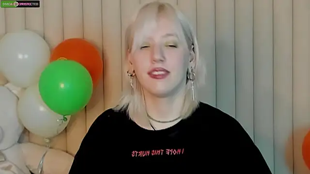 Snapshot of RachelCart chatting on 03-18-25, 09:56 RachelCart online show from 03-18-25, 09:56