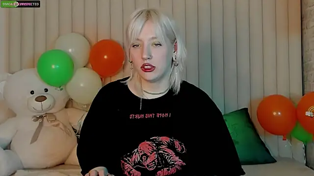 Snapshot of RachelCart chatting on 03-18-25, 06:50 RachelCart online show from 03-18-25, 06:50
