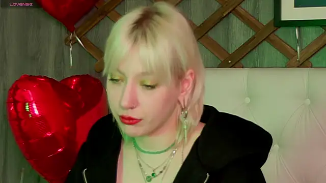 Snapshot of RachelCart chatting on 02-15-25, 03:52 RachelCart online show from 02-15-25, 03:52