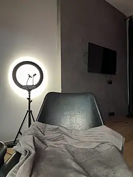  Monic  online show from 11-18-25, 04:21