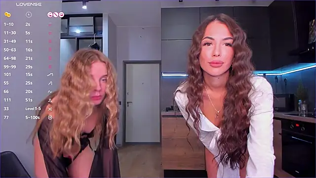 Snapshot of _Monic_ chatting on 01-09-25, 04:39  Monic  online show from 01-09-25, 04:39