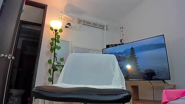 Snapshot of SharonGrowing chatting on 02-20-25, 02:02 SharonGrowing online show from 02-20-25, 02:02