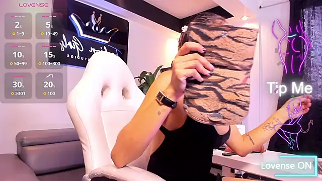 AnaRuiz online show from 10-15-25, 01:08