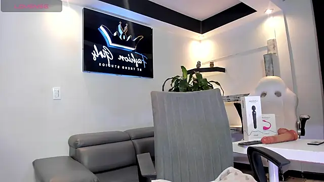 AnaRuiz online show from 09-18-25, 07:50