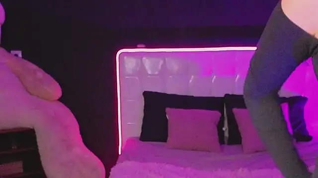 YasmineWest online show from 11-28-25, 08:58