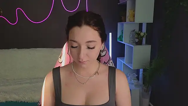 Snapshot of YasmineWest chatting on 10-14-25, 01:50 YasmineWest online show from 10-14-25, 01:50