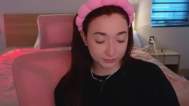 YasmineWest online show from 04-14-26, 07:57