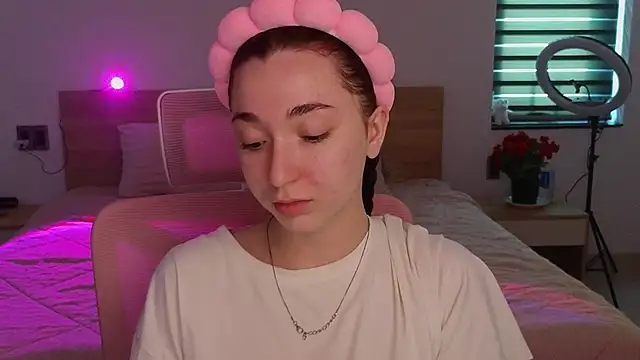 YasmineWest online show from 05-08-26, 12:47