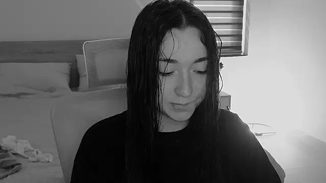 YasmineWest online show from 05-11-26, 01:07