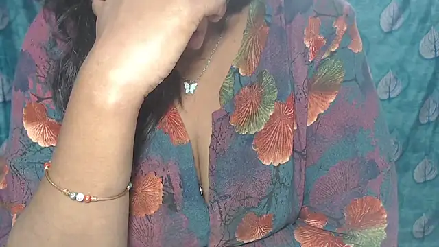 Sophia your online show from 12-23-25, 04:56