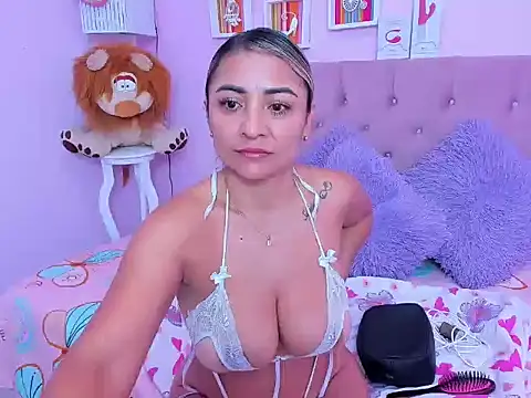 milf bigass  online show from 04-20-26, 12:30