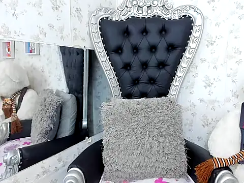 milf bigass  online show from 01-15-26, 12:41