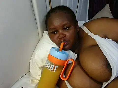 Snapshot of Brizzy_dee chatting on 07-08-26, 02:13 Brizzy dee online show from 07-08-26, 02:13