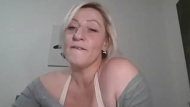 Sexyycattt online show from 06-04-26, 09:08