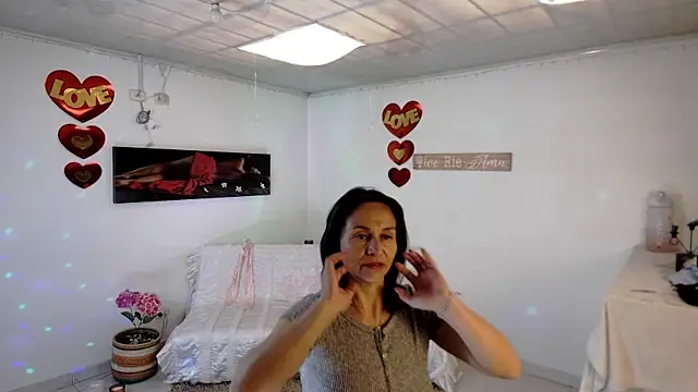 lollita 23  online show from 04-20-26, 07:59