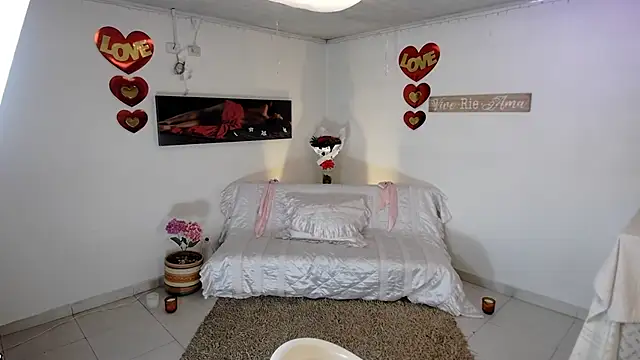 lollita 23  online show from 04-13-26, 08:13