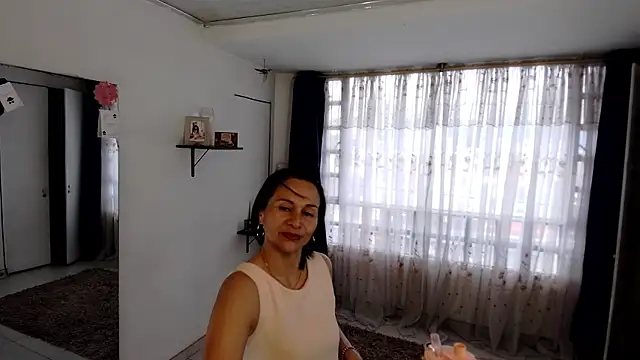 lollita 23  online show from 05-20-26, 08:06