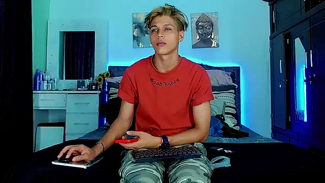 Liamscott  online show from 09-15-25, 09:15