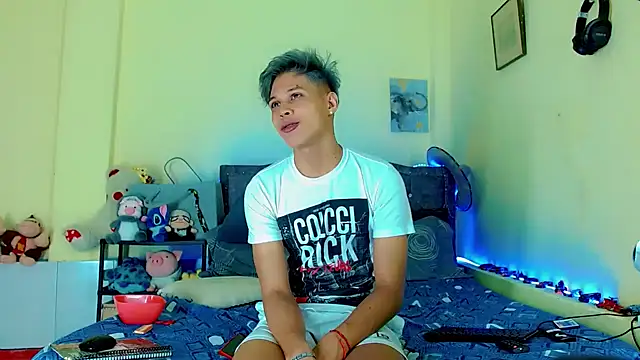 Liamscott  online show from 03-25-26, 12:00