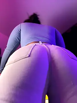 Snapshot of JulianaCastillo chatting on 11-26-25, 09:20 JulianaCastillo online show from 11-26-25, 09:20