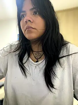 Snapshot of JulianaCastillo chatting on 09-30-25, 09:15 JulianaCastillo online show from 09-30-25, 09:15