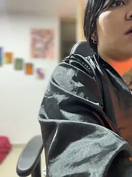 Snapshot of JulianaCastillo chatting on 09-19-25, 02:15 JulianaCastillo online show from 09-19-25, 02:15