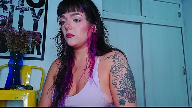 Snapshot of purple_em69 chatting on 06-19-26, 10:04 purple em69 online show from 06-19-26, 10:04